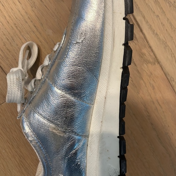 Lightly warn Prada sneakers with minor scratches - Picture 5 of 8